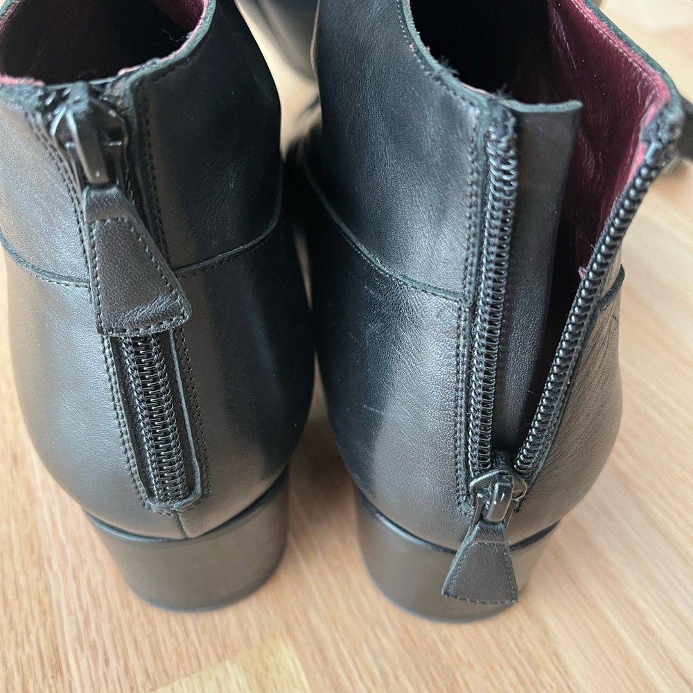 Chanel leather boots, Sz 40 - Picture 8 of 9